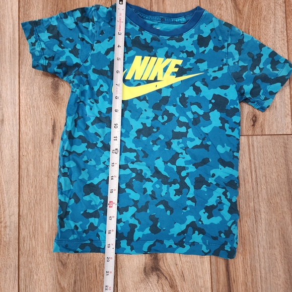 Nike Camo Tee and Neon Shorts Set - Picture 5 of 11